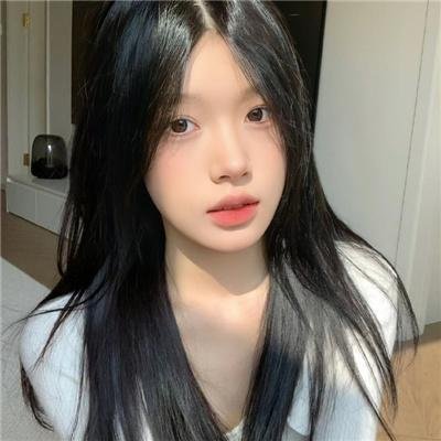 穿条纹衣的男孩